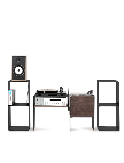 Le Setup Audio Noir, où le meuble Hifi traditionnel, comprend la Console Vinyles ainsi que les Pieds Vinyles Stéréo pour une installation complète de votre système Hifi : Platines Vinyles, Disques Vinyles, Amplificateur, Enceintes.