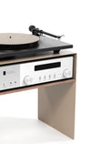 Le Setup Audio Noir, où le Meuble Hifi dans sa configuration la plus complète, comprend la Console Vinyles ainsi que les Pieds Vinyles Stéréo pour l'installation de tous les composants de votre système Hifi : Platines Vinyles, Disques Vinyles, Amplificateur, Enceintes.